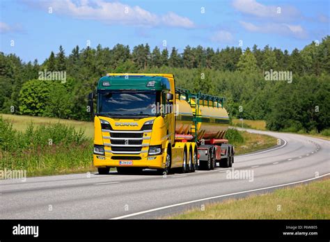 Bunte Next Generation Scania R580 V8 Tank LKW Von K Pekki Oy Hols Last