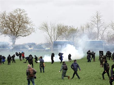 Bassines Premiers Affrontements Entre Manifestants Et Forces De L