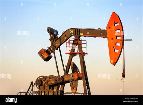 Oil well pump jack in the Bakken oil field, near Estevan, Saskatchewan, Canada Stock Photo - Alamy