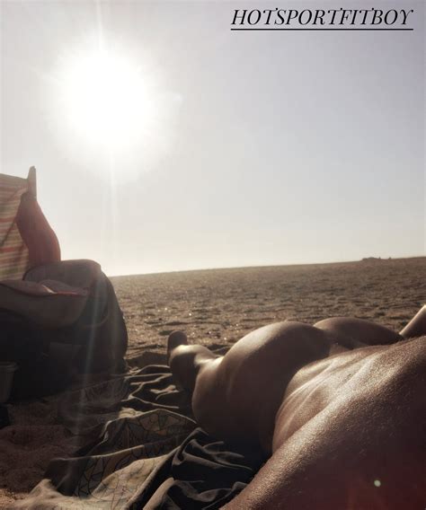 Hotsportfitboy Me Encanta Caminar Desnuda En La Playa Masturbarse Y