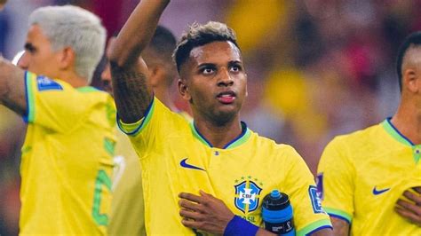 Jogador Rodrygo Encontra Filhos Pela Primeira Vez Ap S Pol Mica Sobre