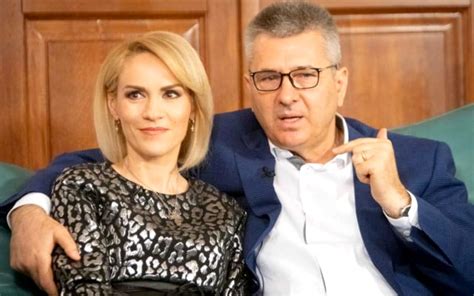 Reacția Gabrielei Firea după ce a apărut în clasa fiului ei fără mască