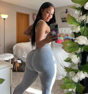 Captured Beauty Porn Pic