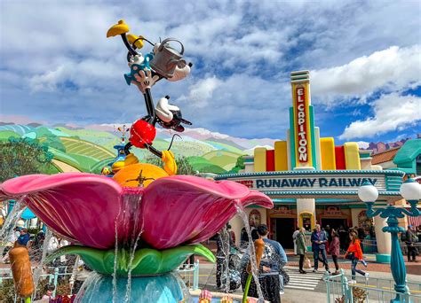 Up Close Look At Mickey S Toontown Reimagined At Disneyland