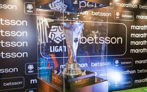 Alianza Lima Vs Fbc Melgar El Trofeo De La Liga 1 Fue Exhibido Previo