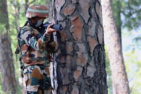 Kashmir Poonch Loc Encounter With Pakistani Infiltrator One Killed Two