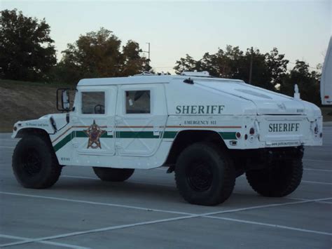 Texas Sheriff's office turns military humvees into badass cop cars