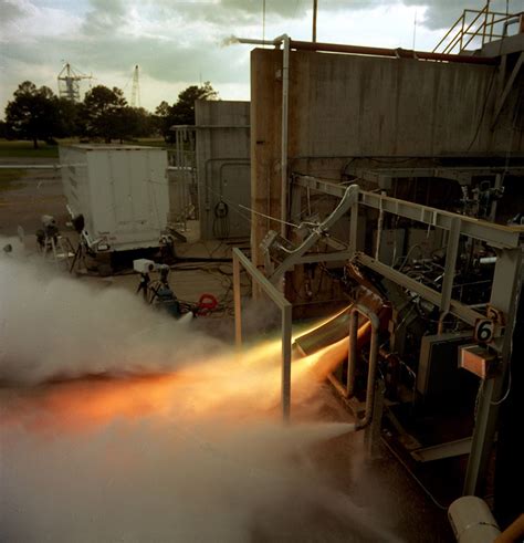 Space History Photo: Test Firing of Linear Aerospike Engine | Space