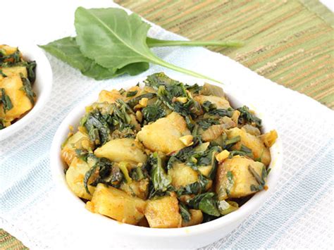 आलू पालक की सब्जी की रेसिपी Aloo Palak Curry Recipe In Hindi Aloo