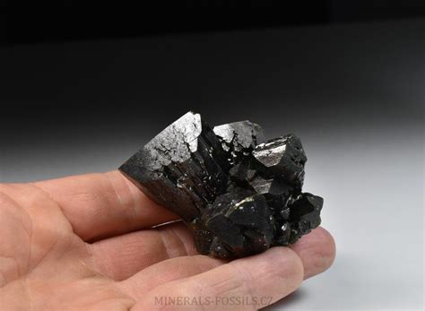 Epidot | minerals-fossils.cz