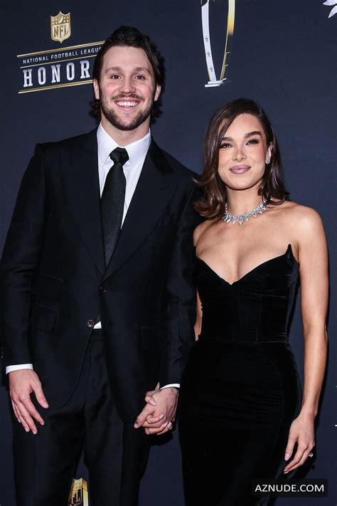 Hailee Steinfeld Sexy Seen With Josh Allen Showing Off Her Hot Cleavage At Nfl Honors In New