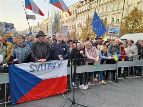 Šíp Demonstrace Česko proti strachu Václavské náměstí v Praze 30