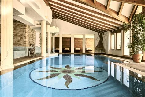 Hotel con piscina riscaldata esterna in Val di Sole, Trentino | Hotel Salvadori