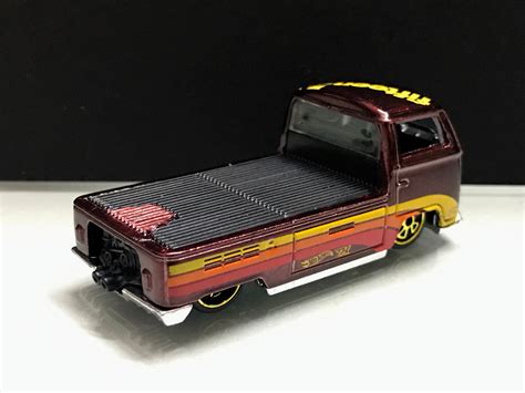 Hot Wheels 2019 Volkswagen T2 Pickup Super Treasure Hunt 006