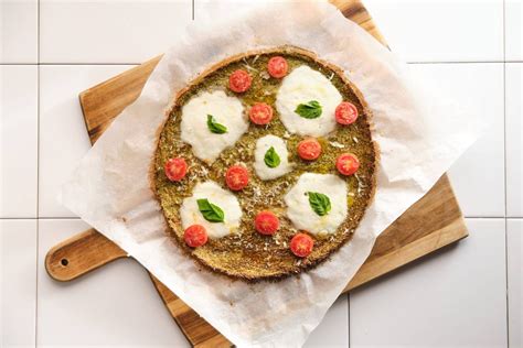 Pizza con base de brócoli Receta fácil y deliciosa