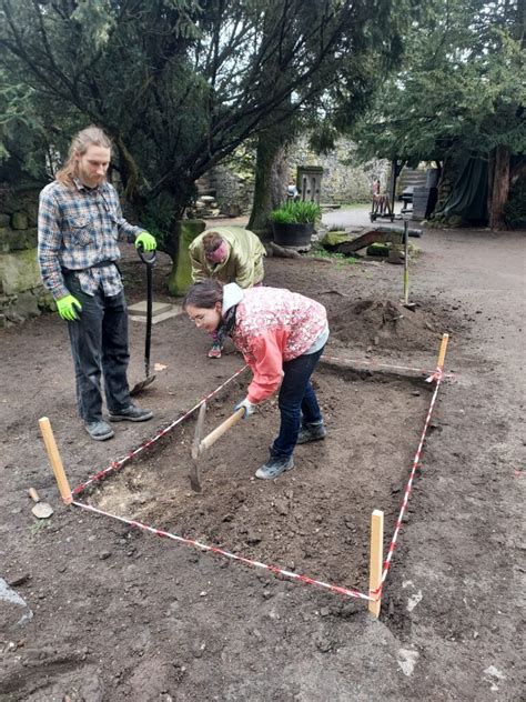 Badania Archeologiczne I Prace Konserwatorskie W Zamku Oficjalna