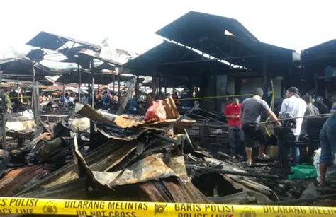 Ratusan Kios Pasar Bawah Bukittinggi Terbakar