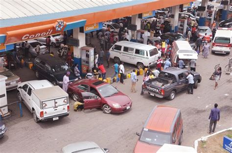 Fuel Scarcity Puts Nigerian Leaders On Their Toes Lagos Nigerian Leaders Filling Station