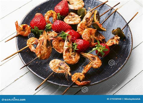 Deliciosas Gambas Asadas En Una Brocheta Foto De Archivo Imagen De