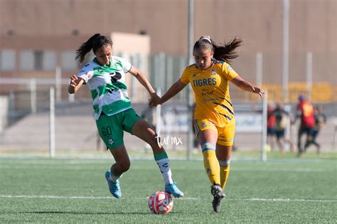 Natalia Muñoz Santos Laguna vs Tigres femenil sub 18 J8 5000870