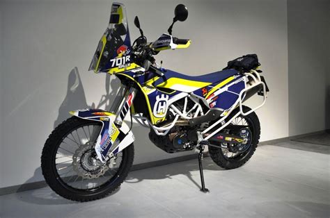 MST0014 HUSQVARNA 701 ENDURO RALLY REPLICA KIT Ubicaciondepersonas