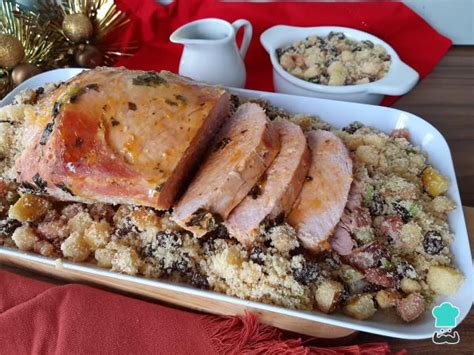 Pernil suíno ao forno farofa de frutas para o Natal