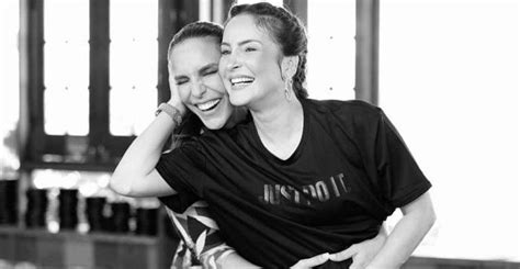 Ivete Sangalo E Claudia Leitte Provam Que S O Amigas E Fazem