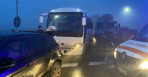 Accident Cu Un Autoturism Un Microbuz I Un Tir Pe Dn Interven Ie Cu