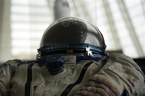 Astronaut space helmet close up 17360734 Stock Photo at Vecteezy