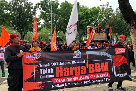 Foto Buruh Demo Di Balai Kota Dki Sampaikan Tuntutan Hingga Minta