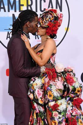 Cardi B and Offset share passionate kiss at the American Music Awards 2018