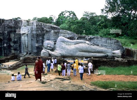 Polonnaruwa Buddha Monks Hi Res Stock Photography And Images Alamy