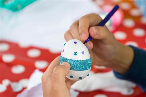 Premium Photo Cropped Hands Coloring Easter Egg