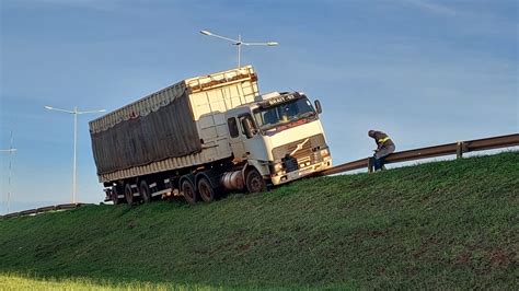 Carreta Passa Por Cima De Guard Rail Na Ms Em Chapad O Do Sul E