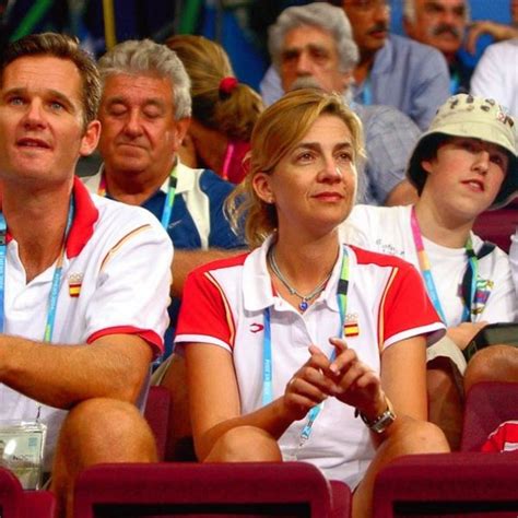 La Infanta Cristina e Iñaki Urdangarin con su hijo Juan en Atenas 2004