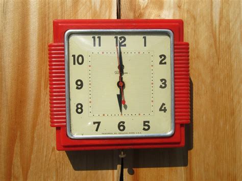 Rare Vintage Telechron Red Bakelite Mcm Art Deco Electric Wall Clock