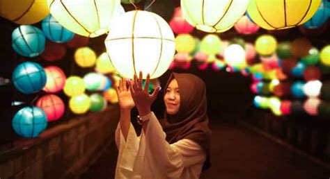 Wisata Romantis Taman Pelangi Atau Taman Lampion Monjali Jogja