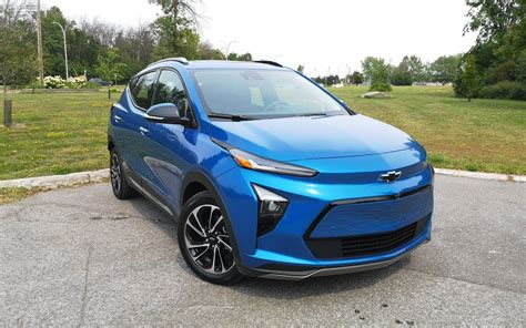 Que Choisir Entre Une Chevrolet Bolt EUV Et Une Toyota Corolla Cross