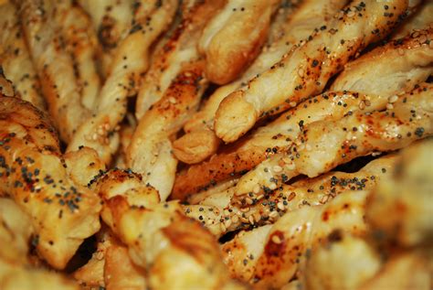 Stuzzichini Di Pasta Sfoglia Al Sesamo E Semi Di Papavero Cucina E