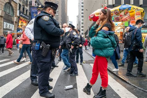 Photos Santacon Brings Hordes Of Drunk St Nicks To Manhattan New