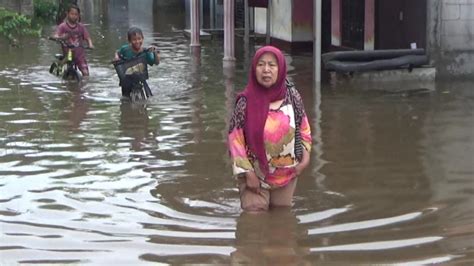 Rob Pekalongan Warga Masih Mengungsi Warta Desa