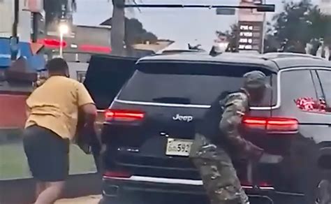 Pn Se Enfrenta A Delincuentes En Avenida De Santo Domingo