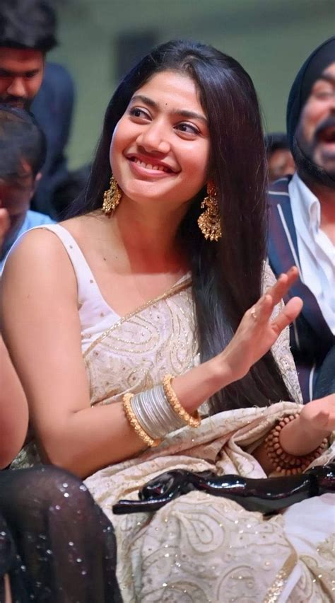 Pin By Actress Media On Sai Pallavi Glamour World Hot Actresses Glamour