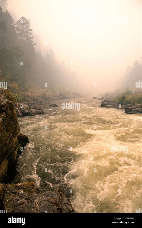 Usa Oregon Wild And Scenic Rogue River In The Medford District View