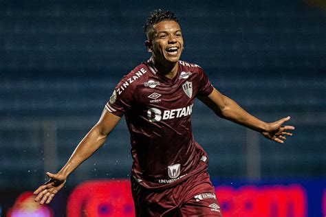 Através das redes sociais Fluminense parabeniza aniversariante David