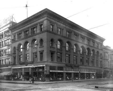 21 Vintage Department Store Photos That Show How Theyve Changed