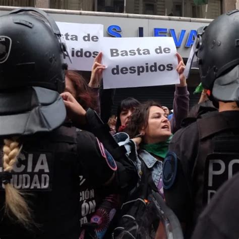 Trabajadoras Despedidas Protestaron Con Un Corte En Corrientes Y Callao