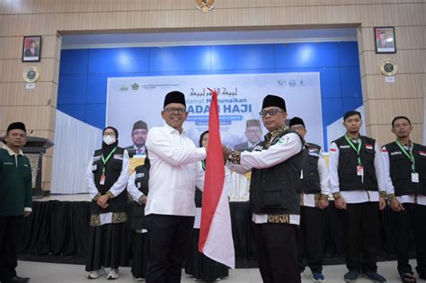 Pj Bupati Aceh Jaya Lepas Keberangkatan JCH Aceh Jaya Ke Tanah Suci