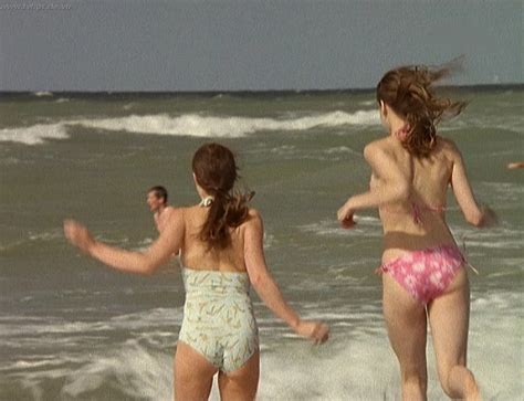 Naked Natalie Spinell in Hässliche Vaterliebe und ihre Lippen schweigen