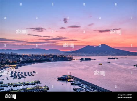 Vulcano Vesuvio E Il Golfo Di Napoli Immagini E Fotografie Stock Ad